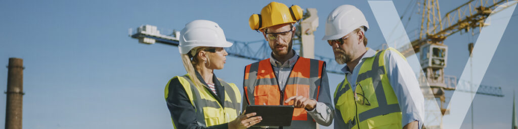 Profile of a construction manager wearing a helmet, visually integrated with a lit-up cityscape and an electronic circuit, representing technology and urban development.